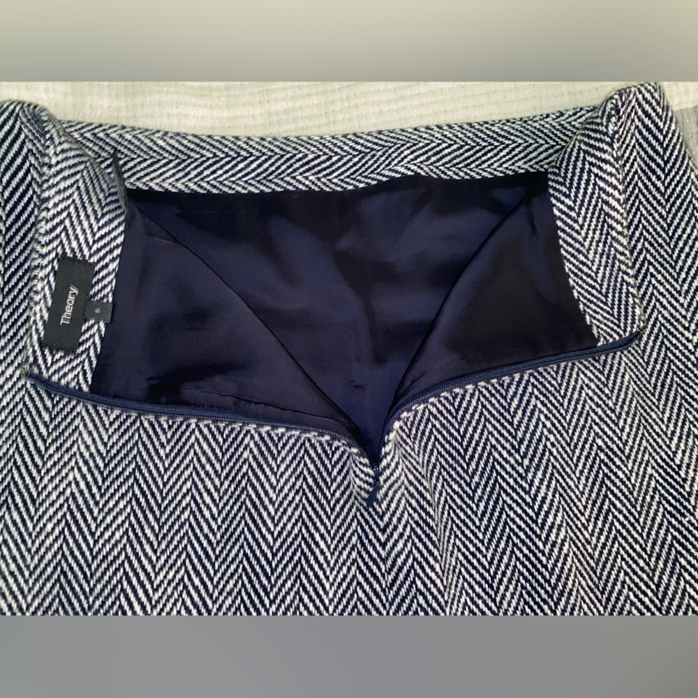 Theory Mini Skirt - Picture 7 of 11